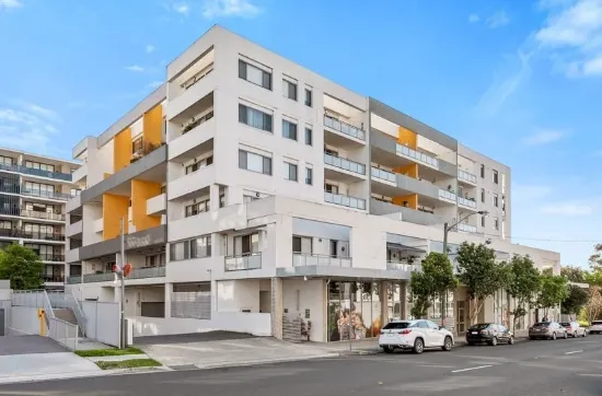 Stylish Dual-Level Apartment in Secure Complex