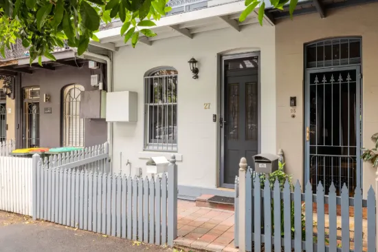 Updated Victorian home / ultra-central spot / future potential