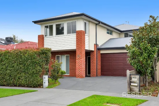 EAST Facing! Walk to the Train Station & Mernda Town Centre!