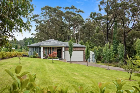 Architectural Elegance, Space & Privacy in a Beautifully Established Setting