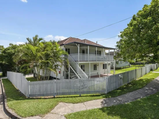 The Ultimate Lifestyle Compound: 8 Bedrooms of Infinite Family or Investment Potential