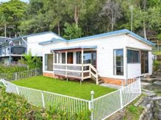 Ray White Macdonald Partners -    - Real Estate Agency