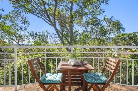 Modern Two Bed Unit With A Double Lock-up Garage In The Resort-inspired Skyline Complex