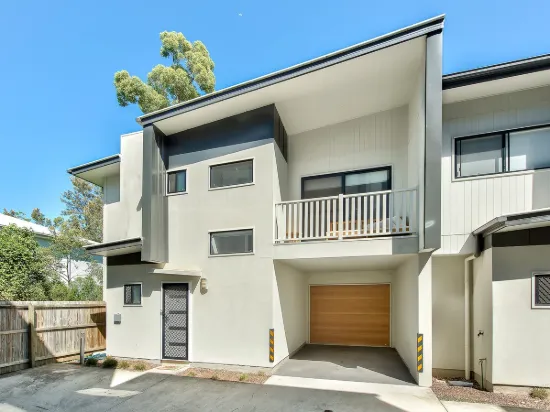 SPACIOUS & MOVE IN READY!