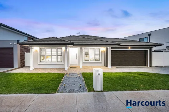 Southampton Facade: Display Quality Luxurious Family Home with Swimming Pool on 621sqm land