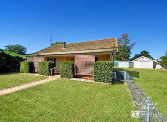 MOVE IN AND ENJOY- in this Super Handy Location with BORE!