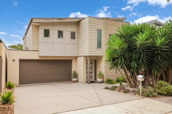 Coastal Comfort & Convenience in Sought-After Norman Drive