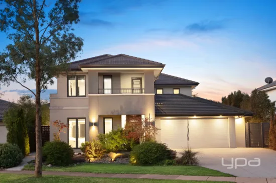 LUXURIOUS FAMILY HOME WITH POOL ON 762m2 LAND