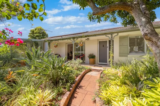 A FULLY RENOVATED LOW SET - PRIVATE OASIS