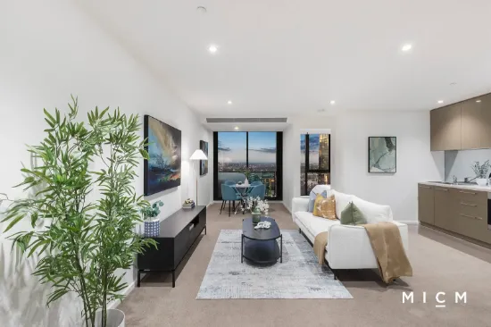 City Elegance with Unforgettable Views to the North