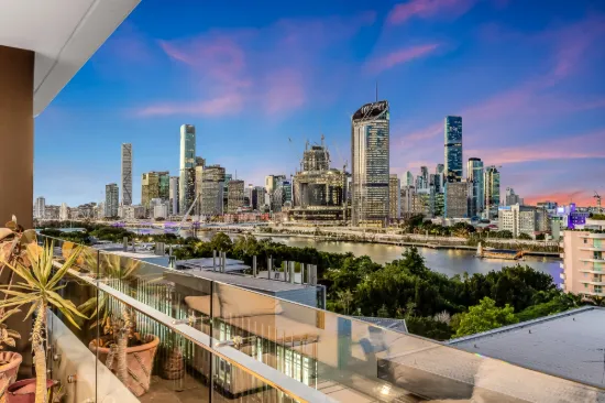 ICONIC VIEWS, ELEVATED LIVING  NORTH-EAST SOPHISTICATION AT SOUTHPOINT