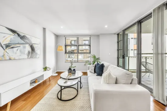 Modern Apartment in Prime Lindfield Location - Steps to Village Green & Rail