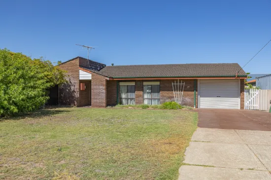 PREMIUM COASTAL SETTING WITH SPACIOUS SURROUNDS AND AMPLE OPPORTUNITY THROUGHOUT 
