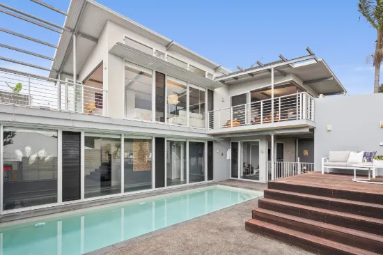 Flawless designer luxury just a stroll from Keiraville village