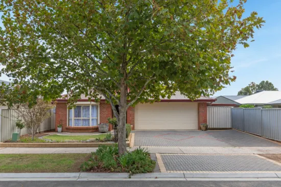 MODERN STYLISH 4 BEDROOM FAMILY HOME!