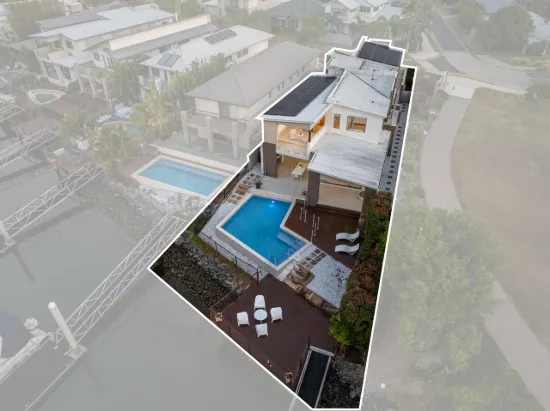 North Facing Waterfront Entertainer - Move in Before Christmas