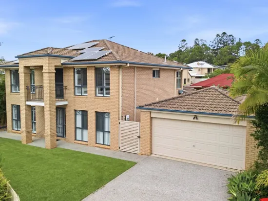 Stylishly remodelled 2-storey with 4 living zones & 5 beds!