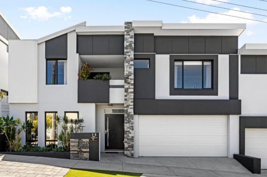 REFINED INNER-CITY LIVING JUST MOMENTS FROM OXFORD STREET