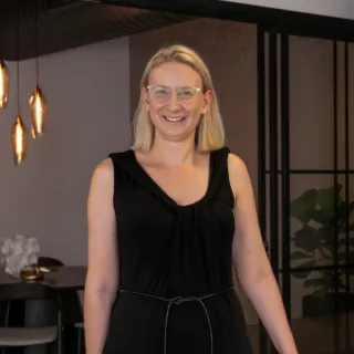 Louise Webb - Real Estate Agent