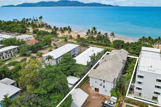 Coastal apartment with ocean outlook and lifestyle appeal