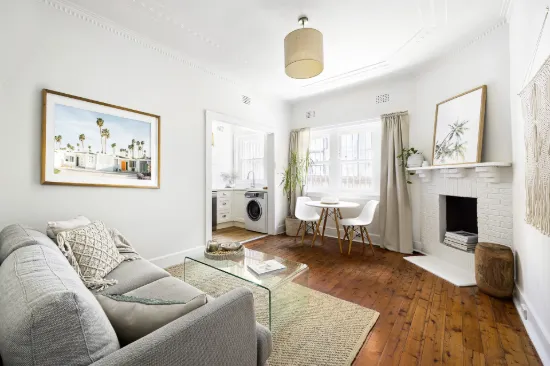 Art Deco Two Bedroom Beach Pad in Sensational Location