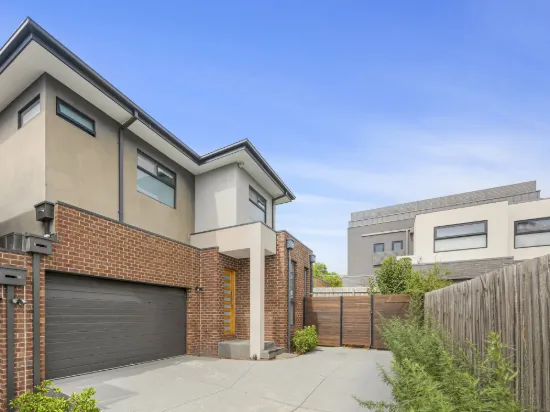 Dual Master Townhouse in Premier EDSC Zone