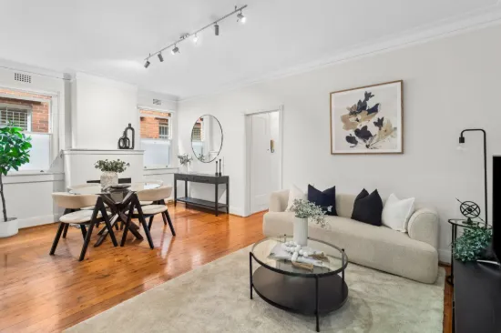Ground-Floor Apartment Of Elegance With Serene North Aspect