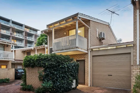 Generous Alfresco Townhouse Living - Walk to Oxford Street