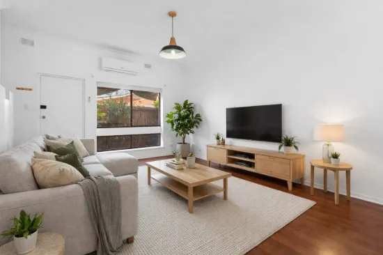 Modern & Move In Ready 2 Bedroom Townhouse