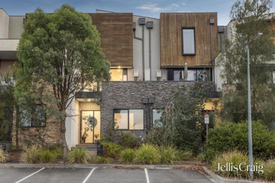 Stylish, Low-Maintenance Living — Walk to Everything