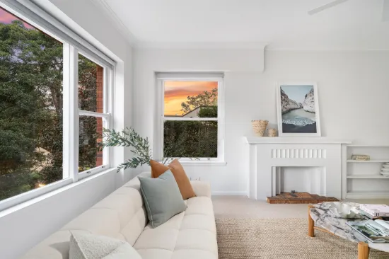 A Semi-Sized Art Deco Sanctuary In A Tranquil Harbour Village Setting 