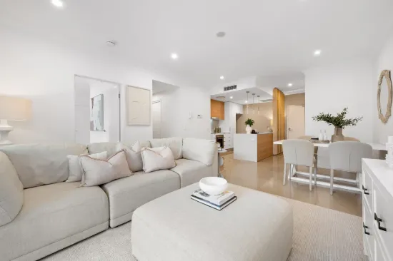 Prized ground-floor residence in a secure, central location!