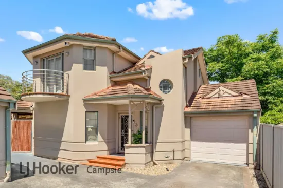 Modern Townhouse In Boutique Complex of Three!