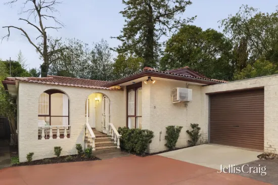 Private Single-level Haven With Superb Modern Appeal