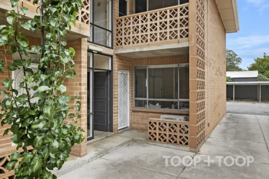 REFRESHED GROUND-FLOOR LIVING IN A DISTINGUISHED EASTERN LOCALE