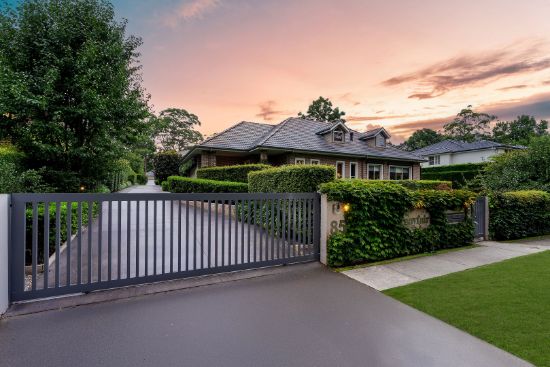 Contemporary Residence in Tightly Held Over 55's Community