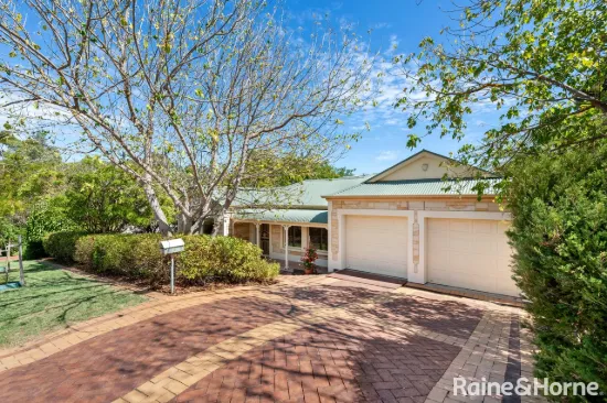 Spacious Family Living on 822sqm in a Peaceful Court Setting