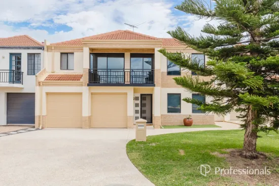 SPACIOUS TOWNHOUSE IN PREMIUM LOCATION!