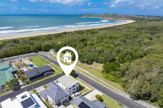 Retro Beach House - Walk to Airforce Beach
