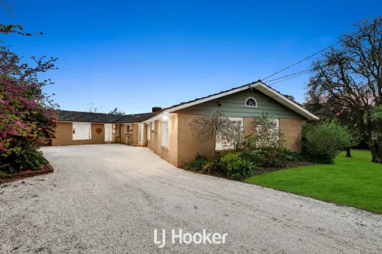 UNLOCK THE POTENTIAL – GRAND FAMILY LIVING ON 1224m² WITH APPROVED DEVELOPMENT!