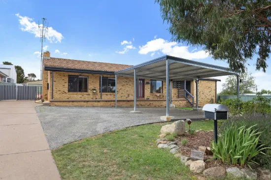 Stunning Family Home with Guest Suite