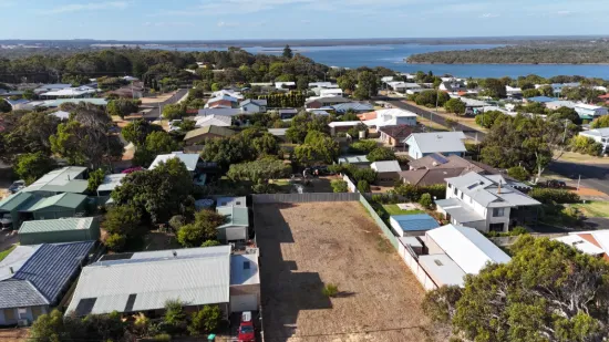 Vacant Residential Holding Close to Town Centre and River