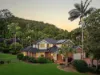 Coastal acreage retreat in Wamberal