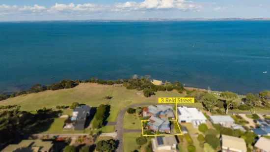 Breathtaking Bay Views in the Heart of Rhyll