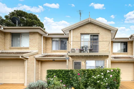 3 Bedroom street facing Townhouse!