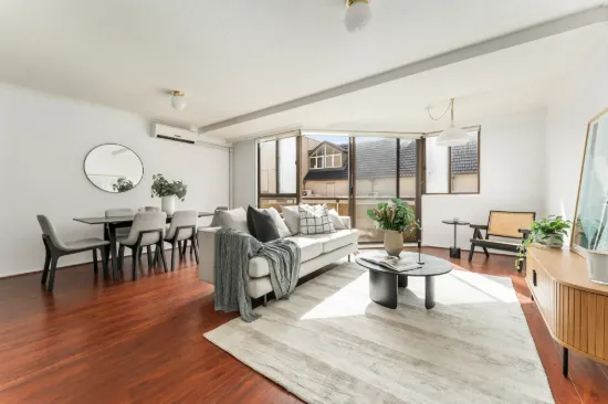 Expansive Townhouse-Style Living Opposite Albert Park Lake
