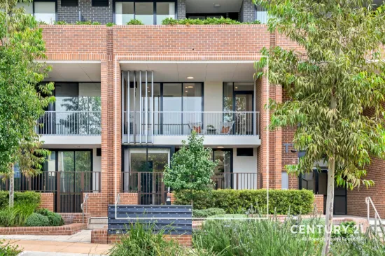 Dual-Level Executive Residence | Prime Proximity to Metro