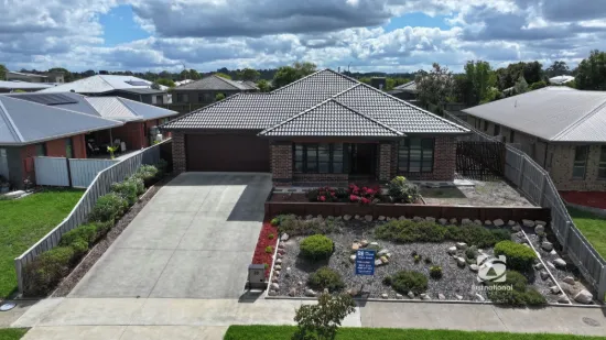 STYLISH, SPACIOUS & SET HIGH IN SOUGHT-AFTER EASTWOOD
