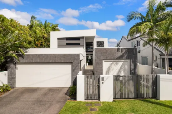 Luxury Main River Entertainer with Skyline Views