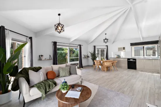 Light-Filled Living with a Private Garden Outlook